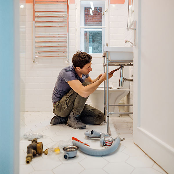 Signs You Need To Call A Plumber For Your Bathroom, According To An Expert